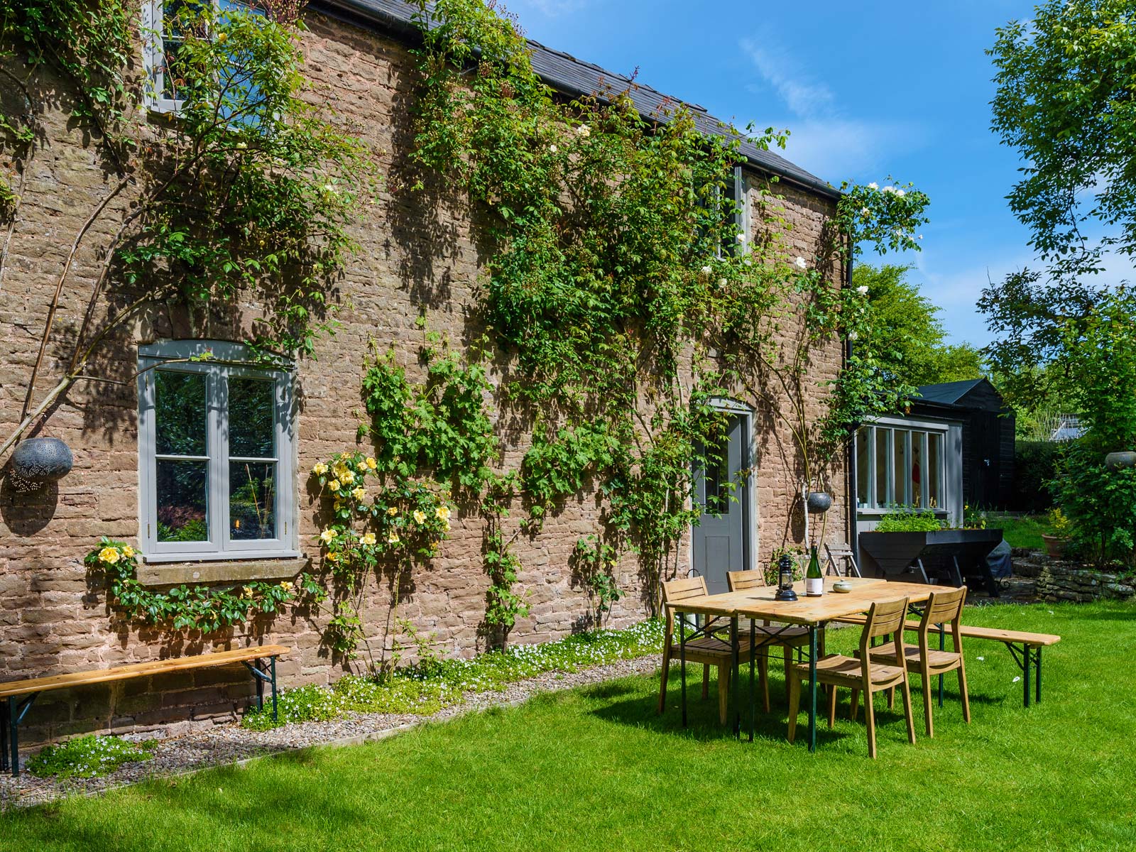 The Artists Cottage Comfortably Furnished Rustic Contemporary